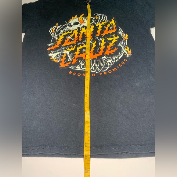 Santa Cruz Black T shirt Skull and Flames Broken Promises Skater Shirt - Picture 7 of 14